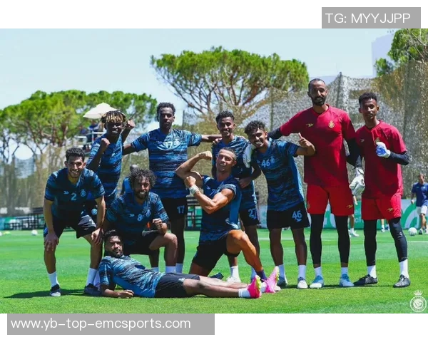 C罗回归利雅得胜利训练场备战新赛季展现斗志与激情